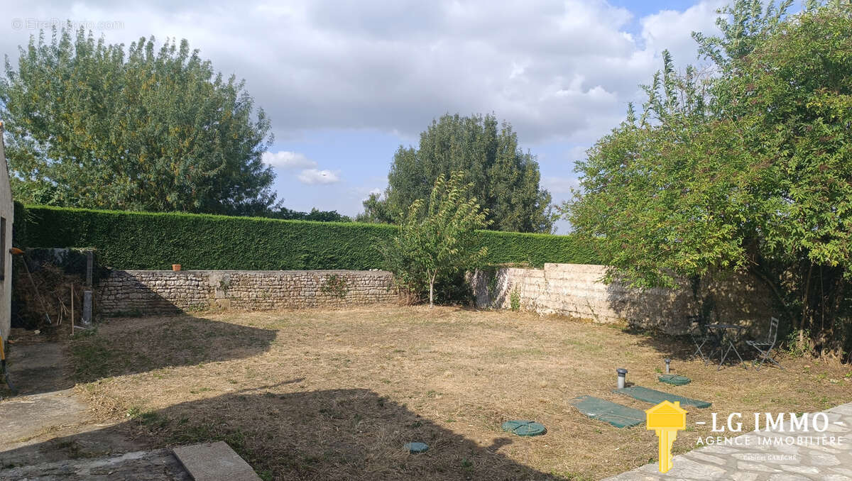 Maison à VILLARS-EN-PONS