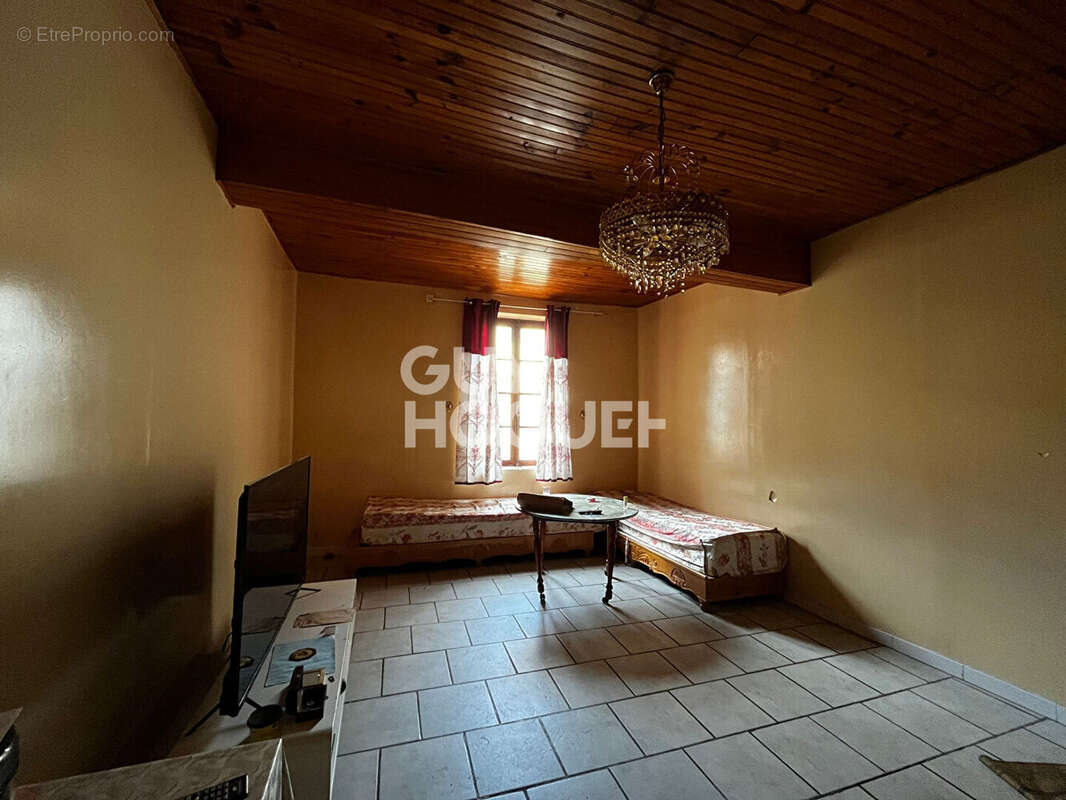 Maison de Ville à Rénover avec Terrasse et Garage - photo 3