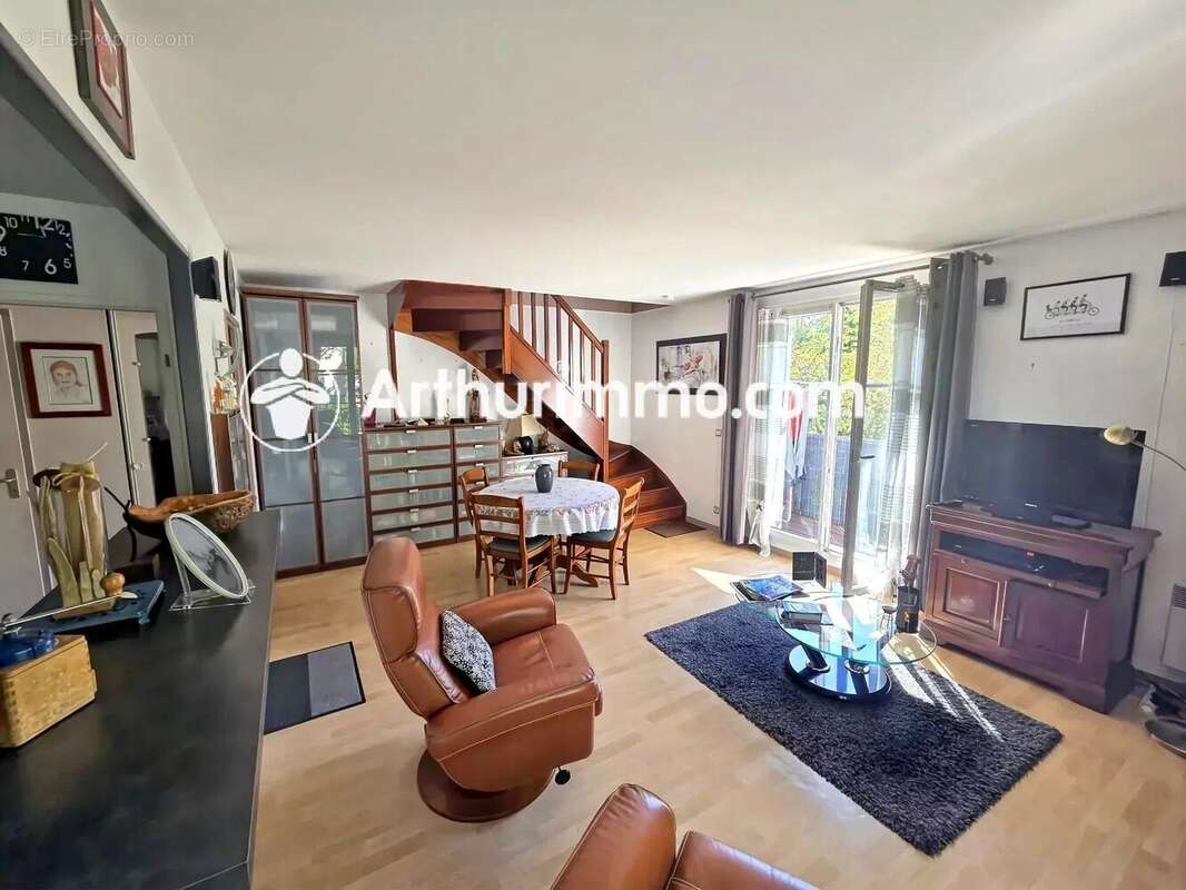 Appartement à SAVIGNY-LE-TEMPLE