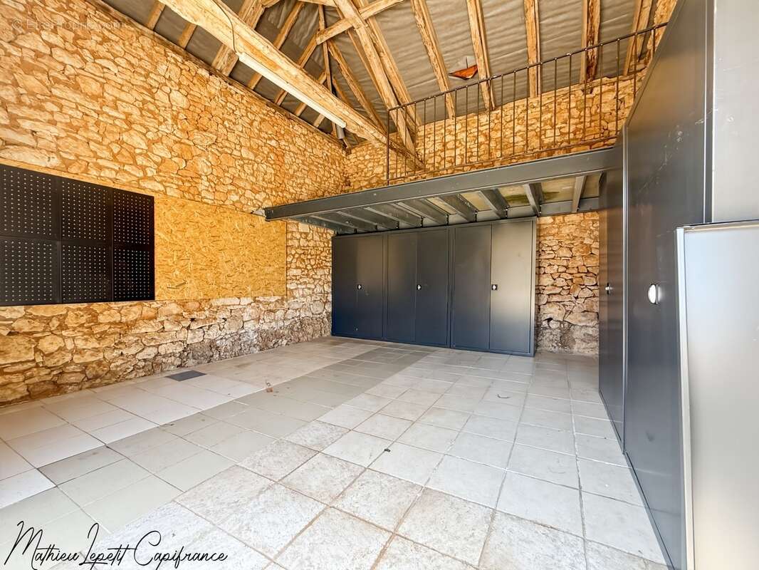 Aux portes de Périgueux – Authentique longère en pierre du XIXᵉ siècle 210 M²- T7 – DPE B – Terrain clos de 1,14 hectare-dépenda - photo 27
