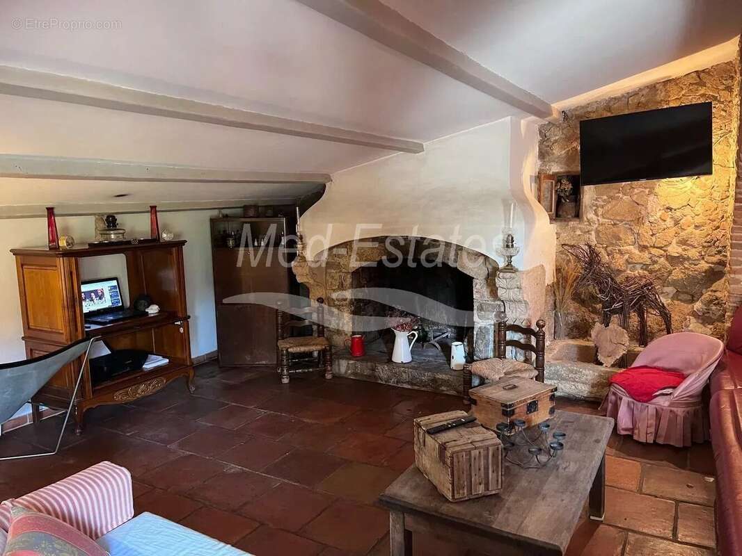 Maison à PLAN-DE-LA-TOUR