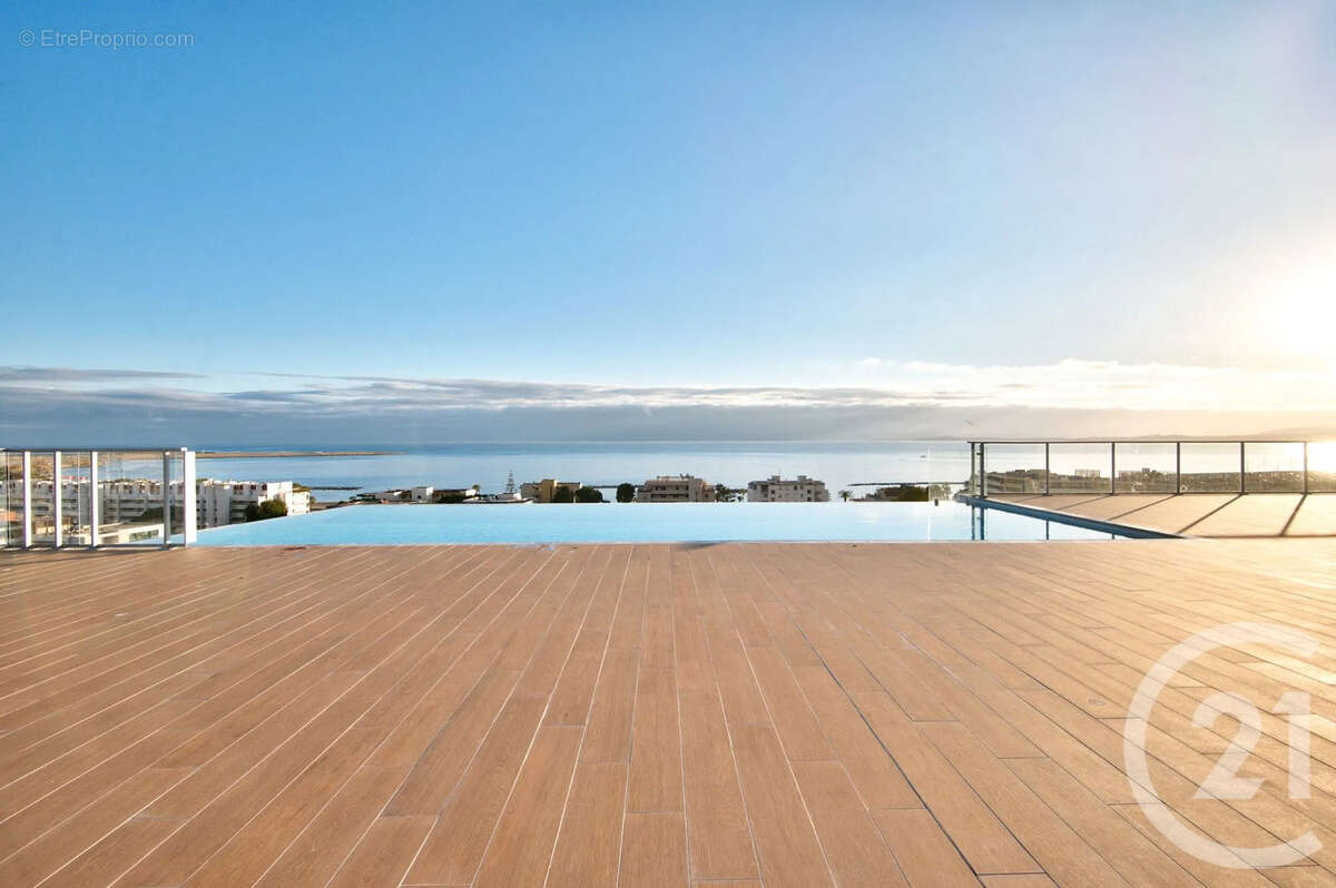 Appartement à SAINT-LAURENT-DU-VAR
