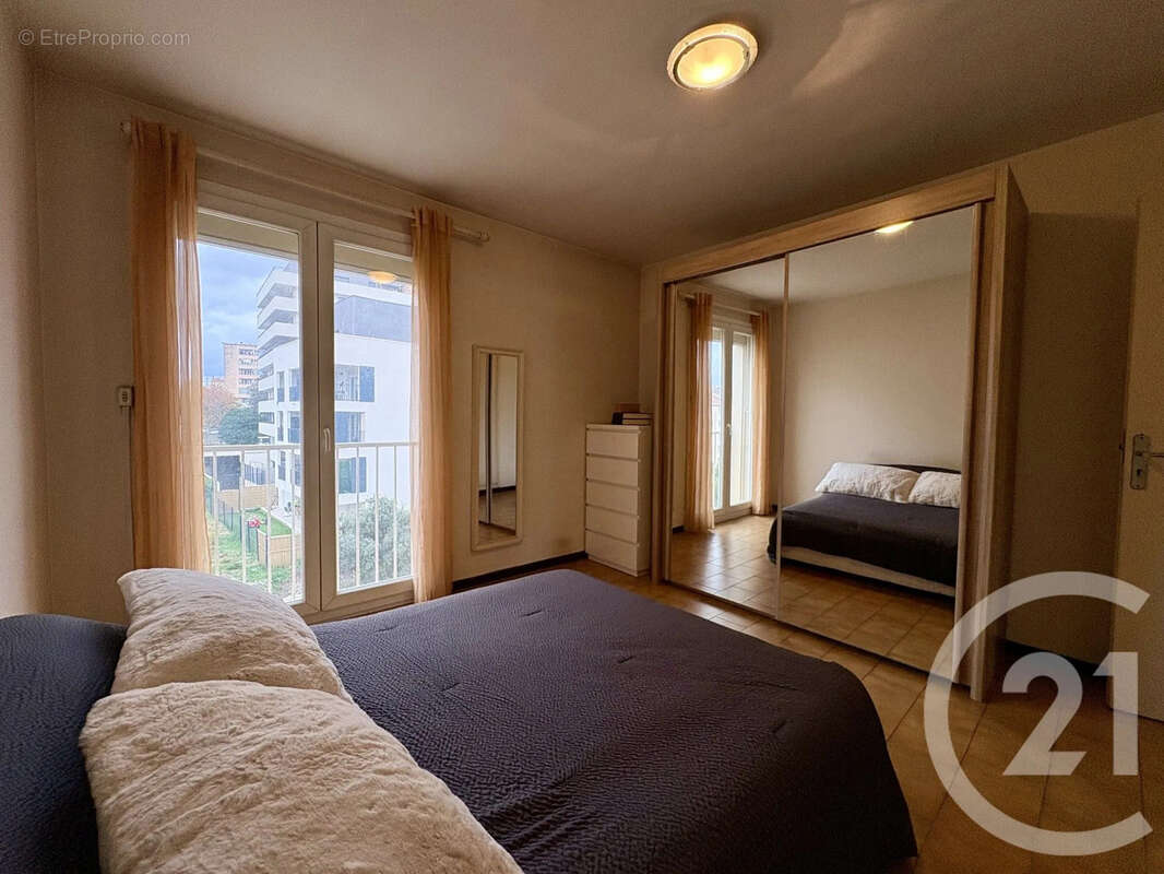 Appartement à MARSEILLE-4E