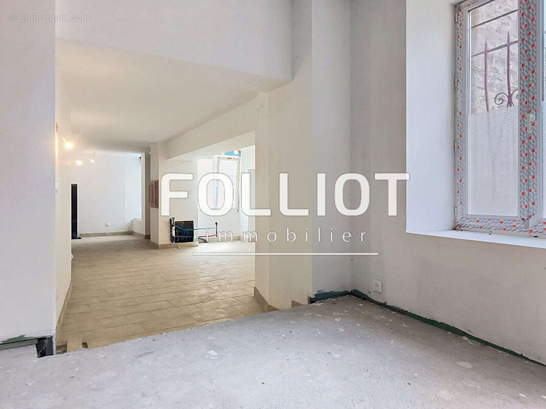 A vende Maison Opportunité rare en plein coeur du centre-ville ! - photo 5