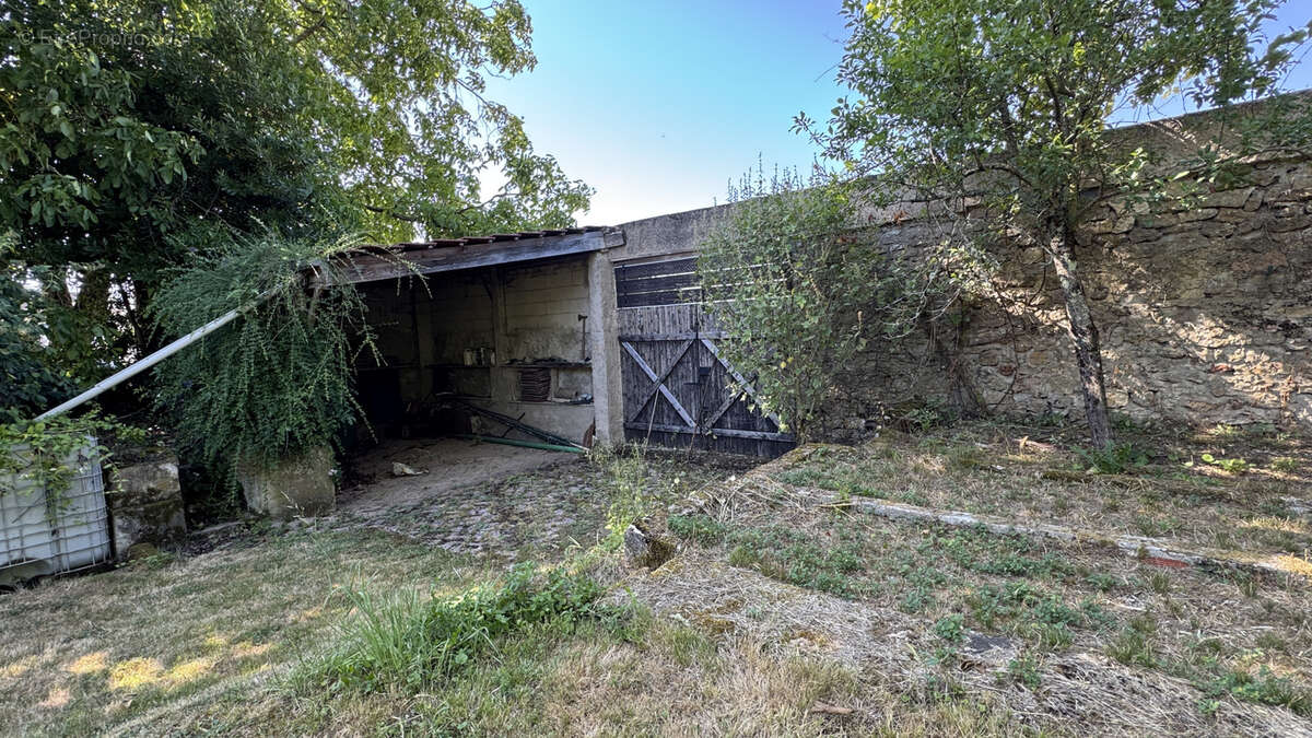 Vente en Exclusivité à Pontaubert - Charmante Maison de caractère avec jardin de 1467 m2 au prix de 235 400 €. - photo 29
