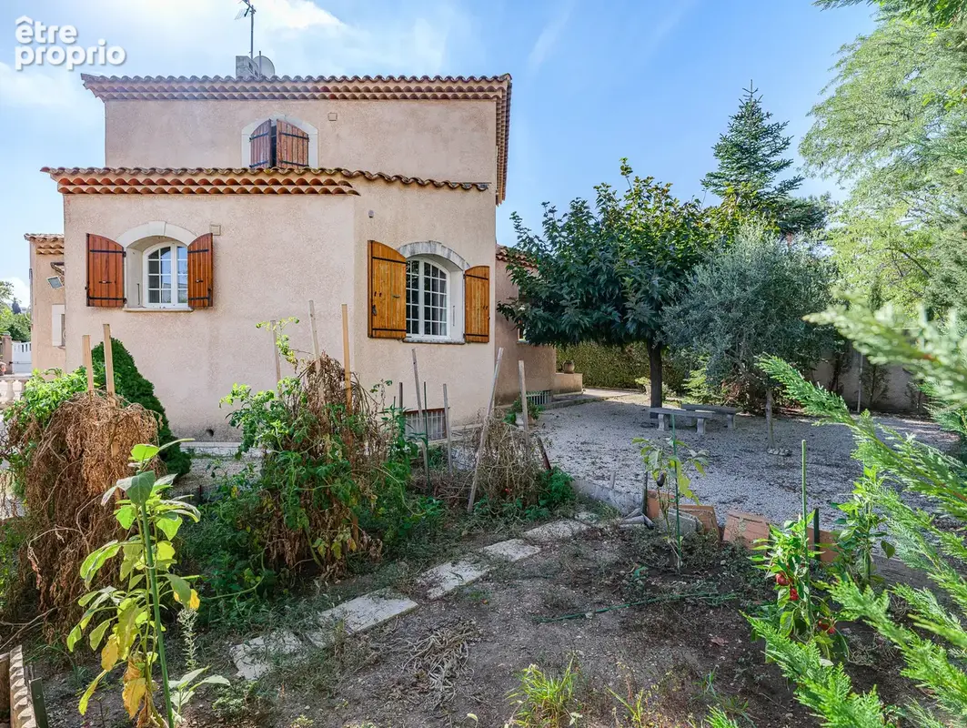 600m de l'eglise de Mazargues, MAISON 190m2 6 chambres, PISCINE et GARAGE, au CALME absolu - photo 3