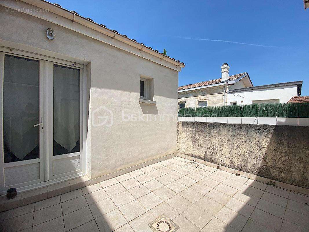 Jolie maison de plain-pied avec jardin et patio, située dans un quartier recherché de Bègles !!!! - photo 8
