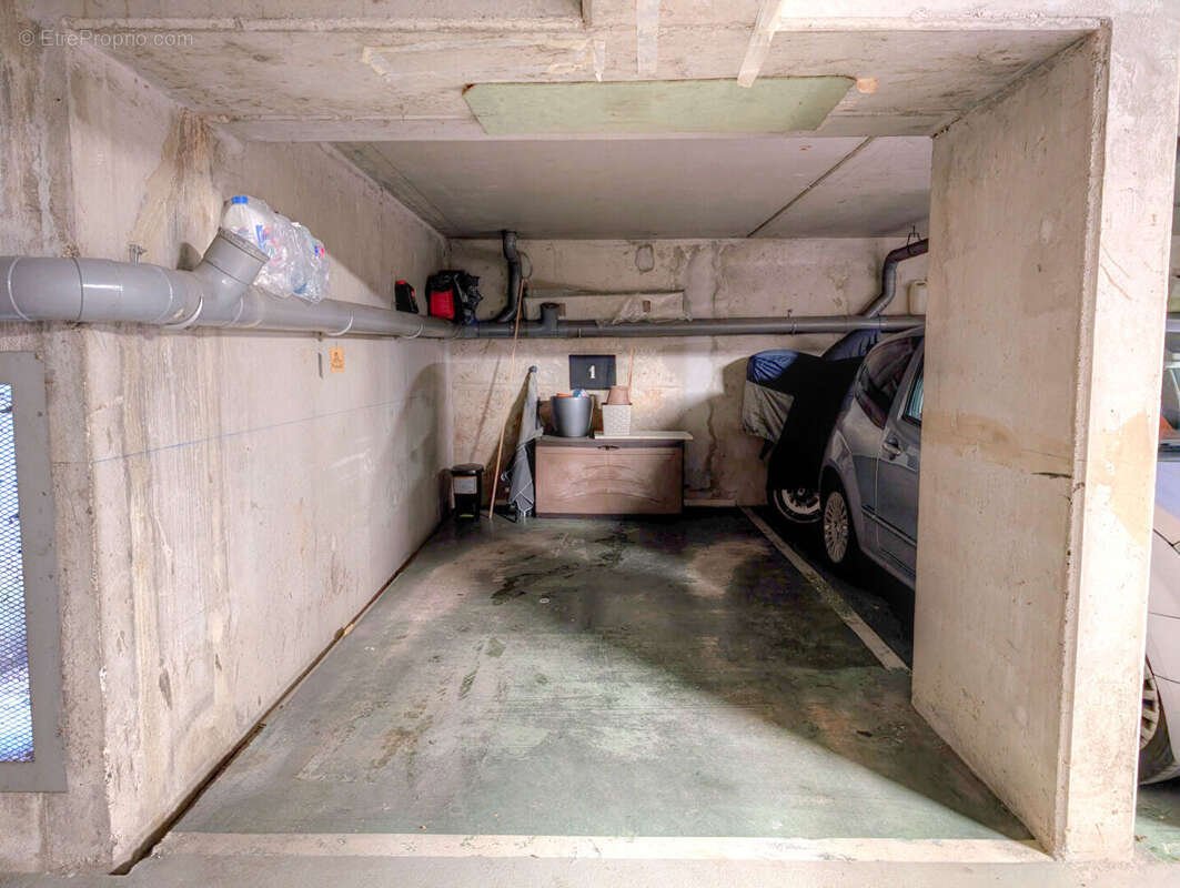 Parking à LA GARENNE-COLOMBES