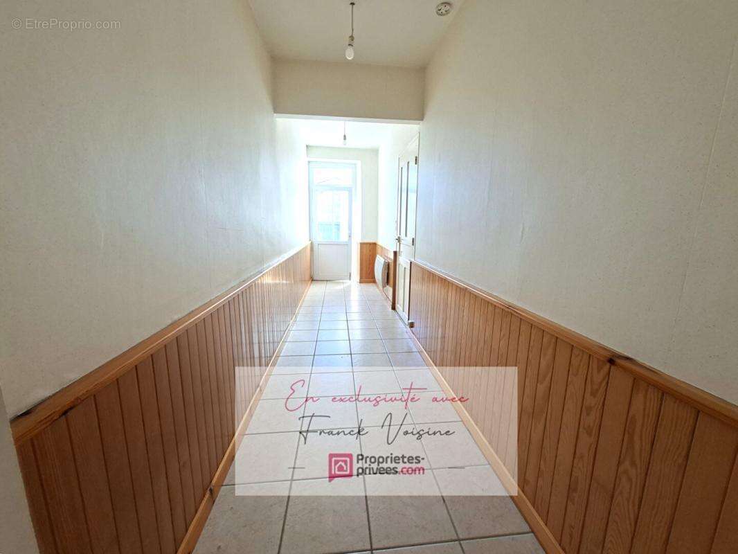 A VENDRE en Exclusivité à Beaurepaire, Ensemble de 2 maisons de 126 et 50 m2 avec plusieurs dépendances et garages sur une parce - photo 16