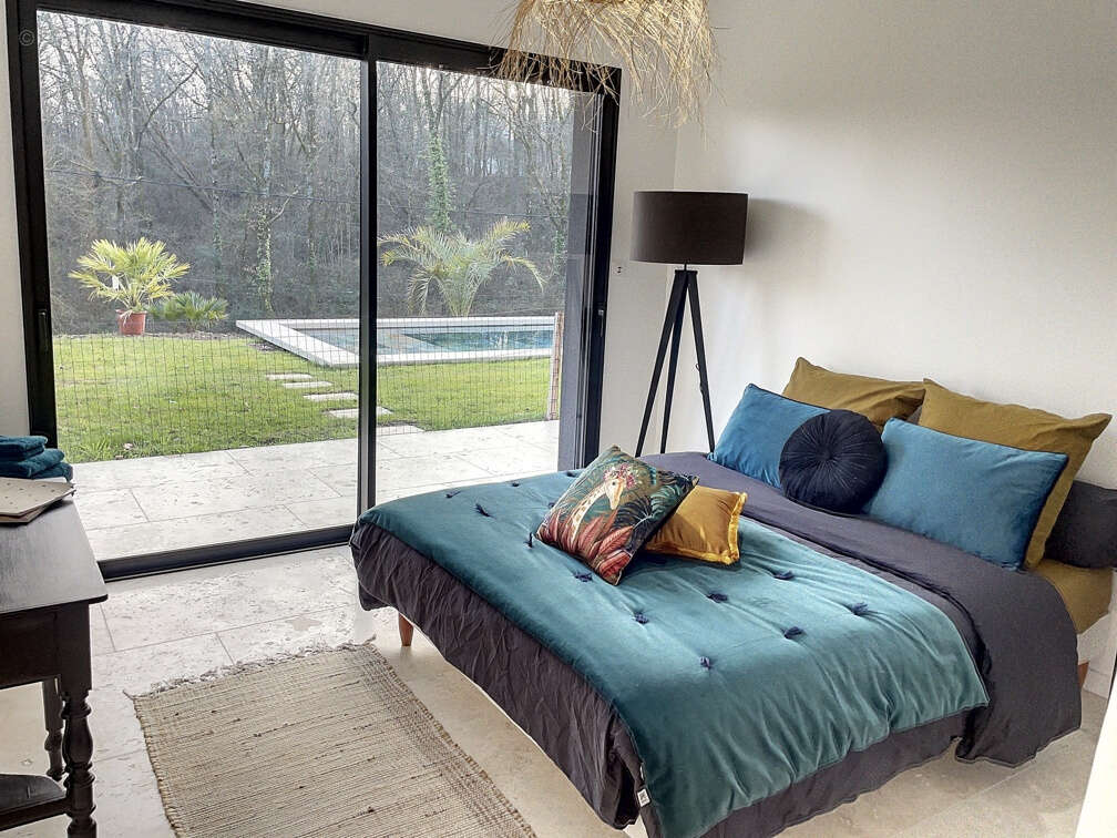 Maison à MONTAIGUT-SUR-SAVE