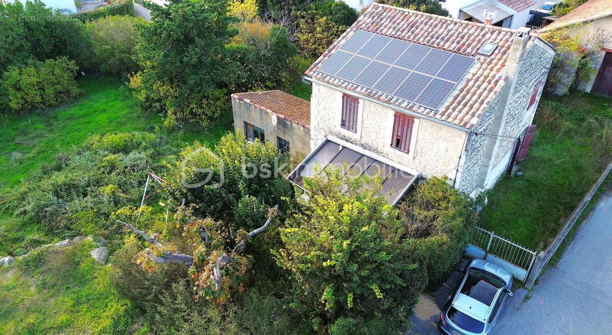 Maison à VERNEGUES