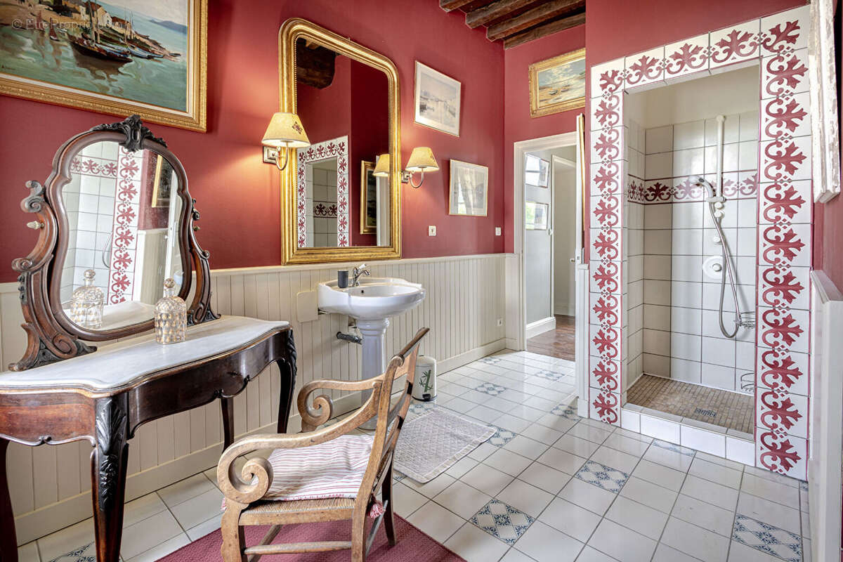 Maison à LA CHAPELLE-MONTBRANDEIX