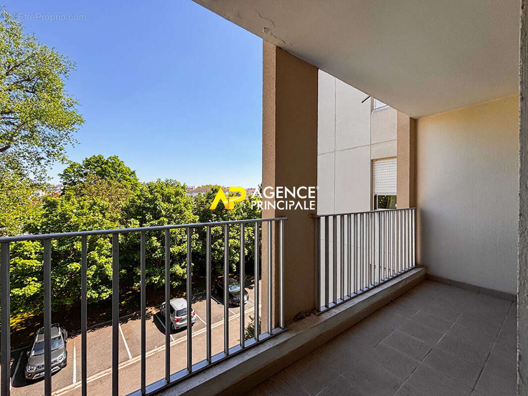 Appartement à SARTROUVILLE