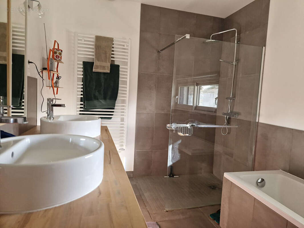 Maison à SAINT-ETIENNE-DE-MER-MORTE