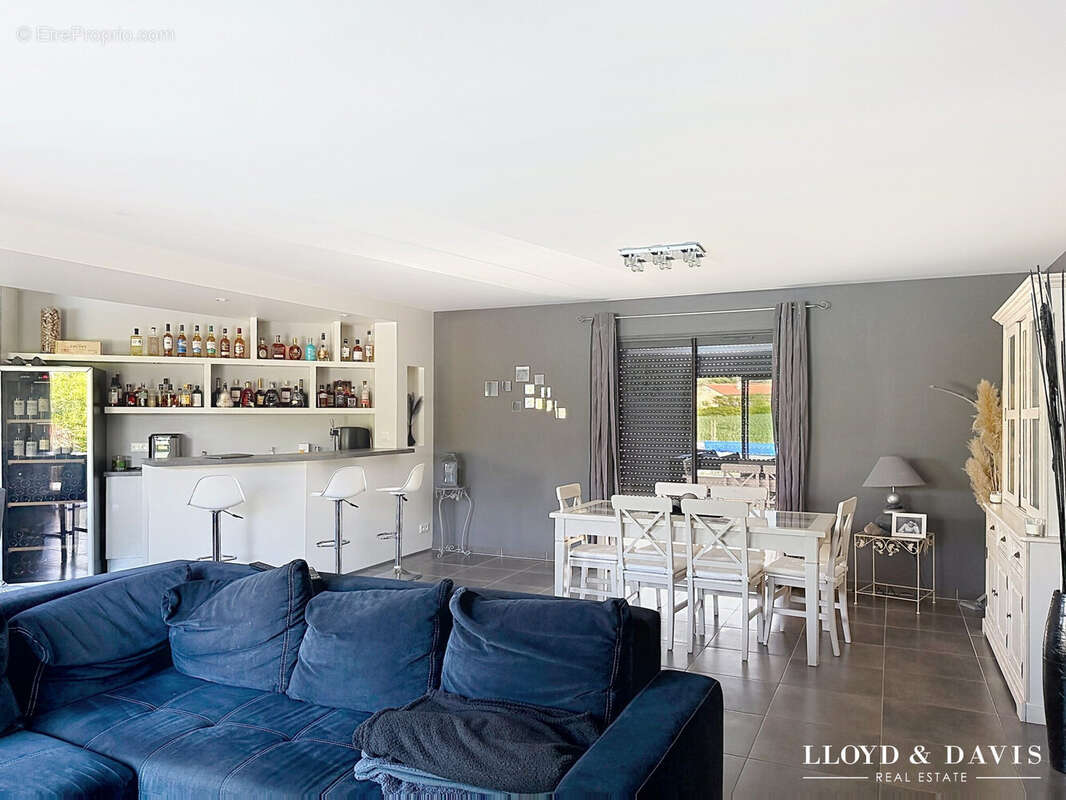 Maison 134 m² à Saint-Sulpice-De-Royan  - photo 3
