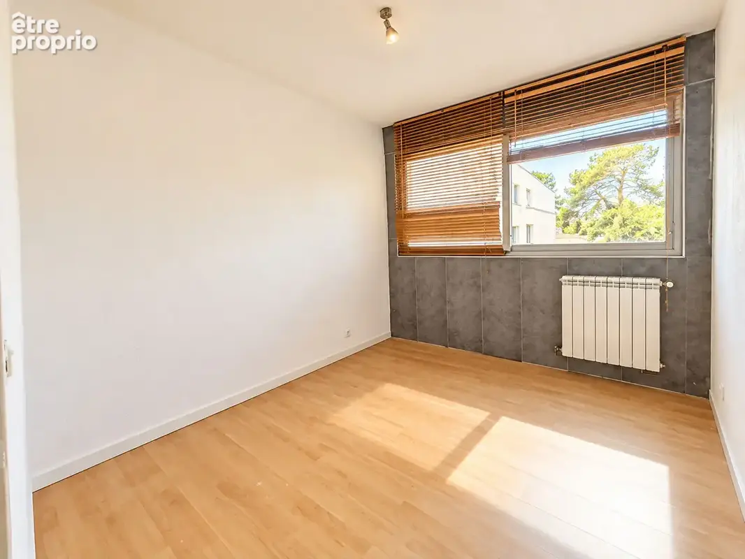 * Exposition Sud - Vue Pinède * APPARTEMENT 3 Pièces avec 2 Chambres *  Parking privé + Cave (83430) SAINT MANDRIER SUR MER * - photo 6
