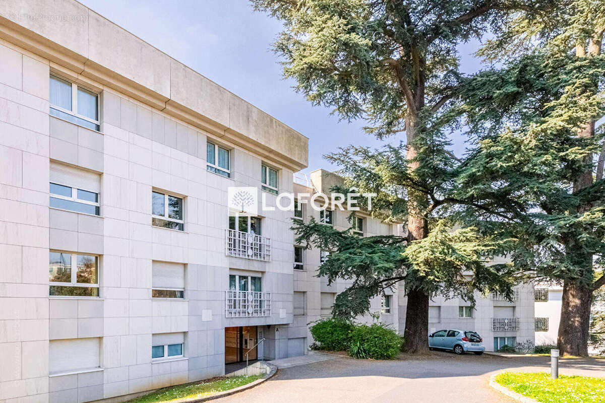 Appartement à LA CELLE-SAINT-CLOUD