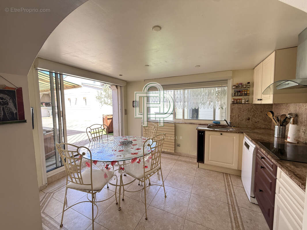 Villa T5 de 200m2 avec prestations haut de gamme à Gruissan - photo 2