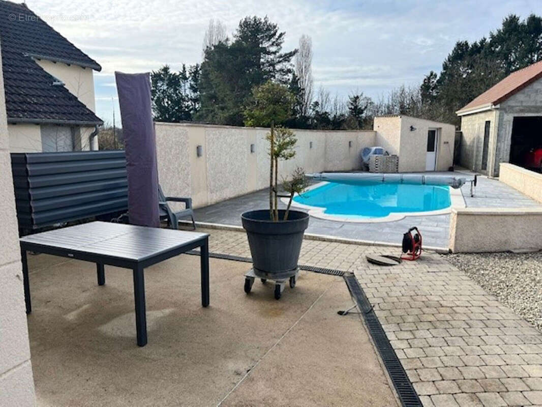 Maison à LA GUERCHE-SUR-L&#039;AUBOIS