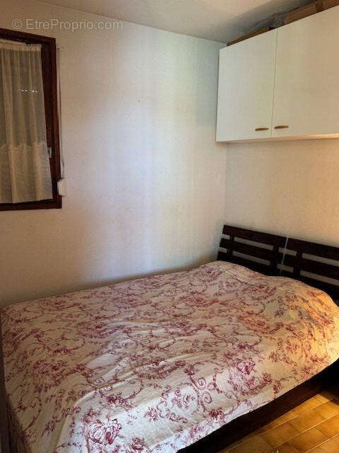 Chambre avec placard - Appartement à AGDE