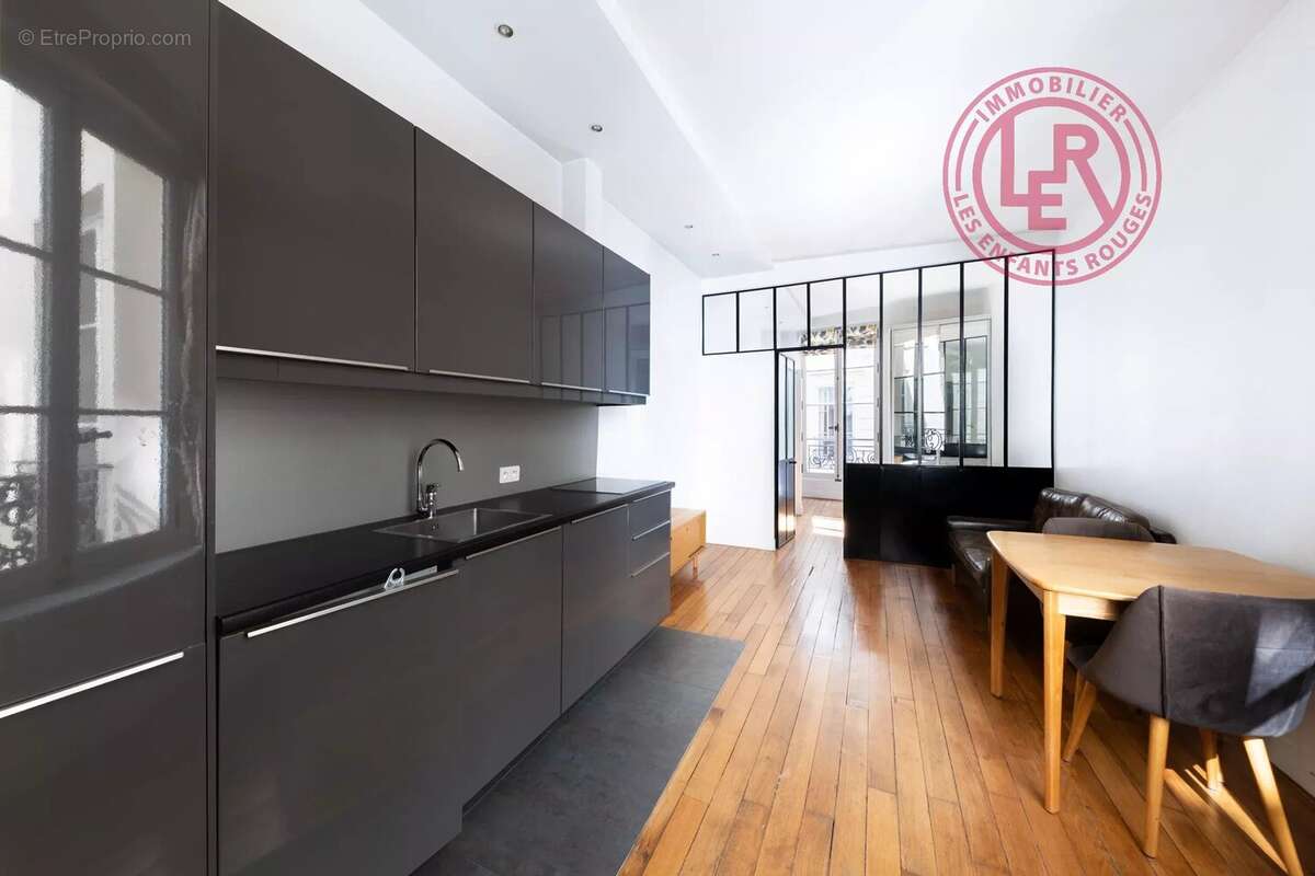 Appartement à PARIS-1E
