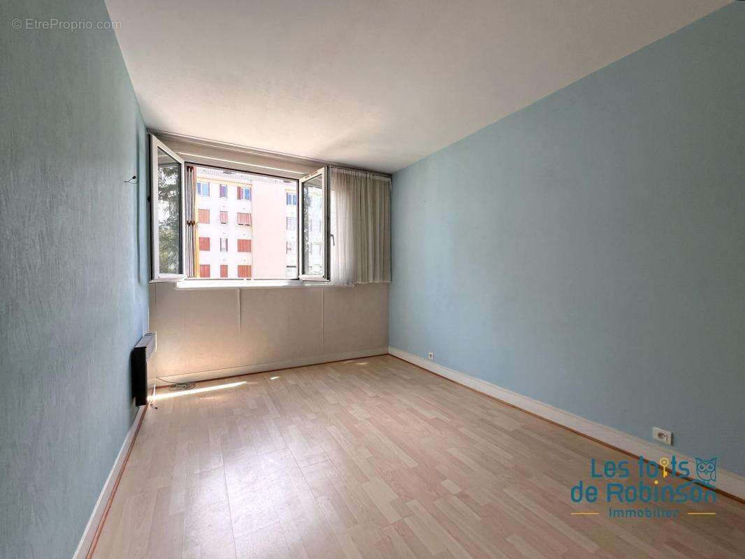 Appartement à LE PLESSIS-ROBINSON