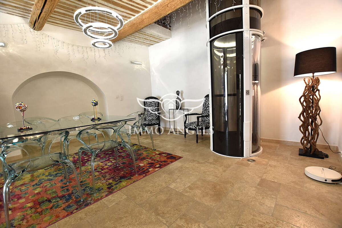 Maison à SAINTE-CECILE-LES-VIGNES