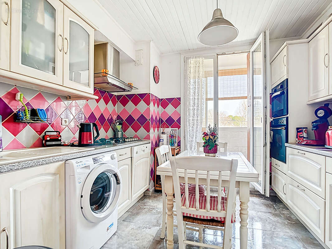 A vendre superbe Appartement 2 pièces de 54 m2  à Marseille - Secteur Bon Secours - photo 3