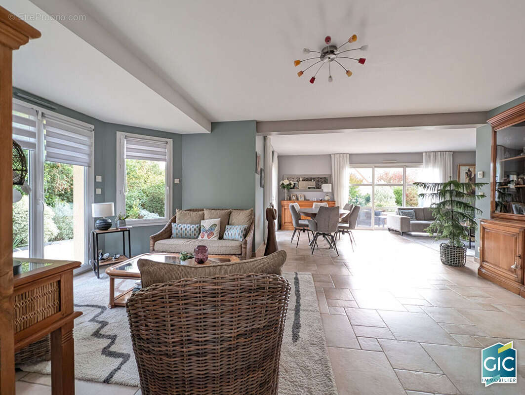 Maison à CORMELLES-LE-ROYAL