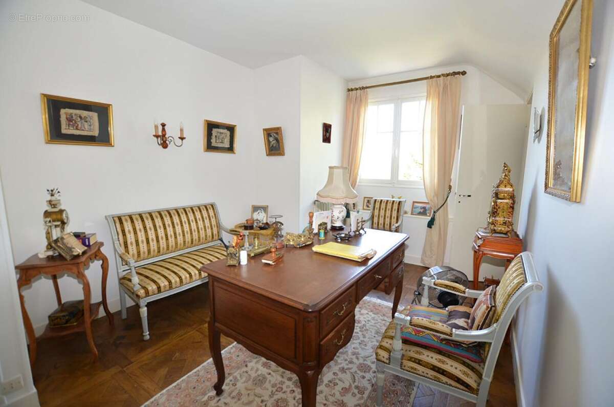 Maison à SAINTE-GENEVIEVE-DES-BOIS