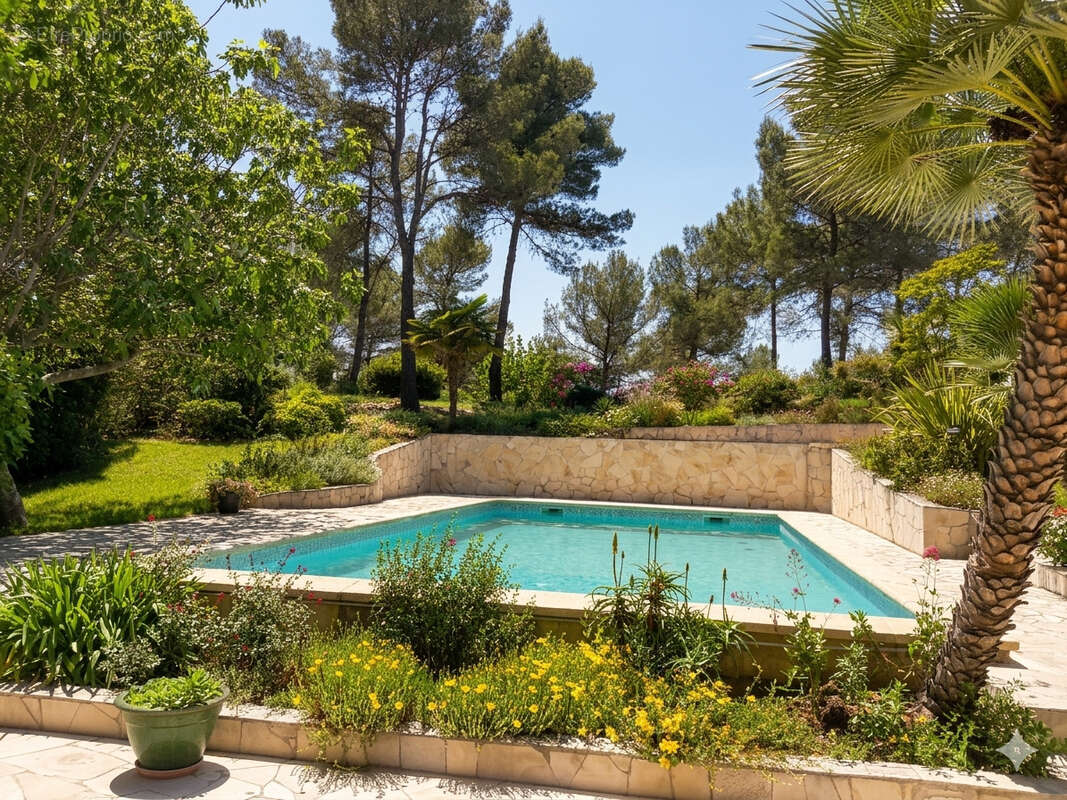 Maison à SAINT-CLEMENT-DE-RIVIERE