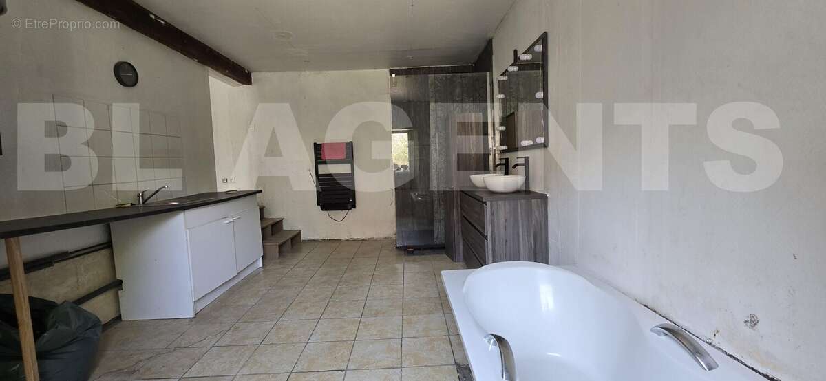 0Salle d&#039;eau_744 - Maison à FONTAINE-FOURCHES