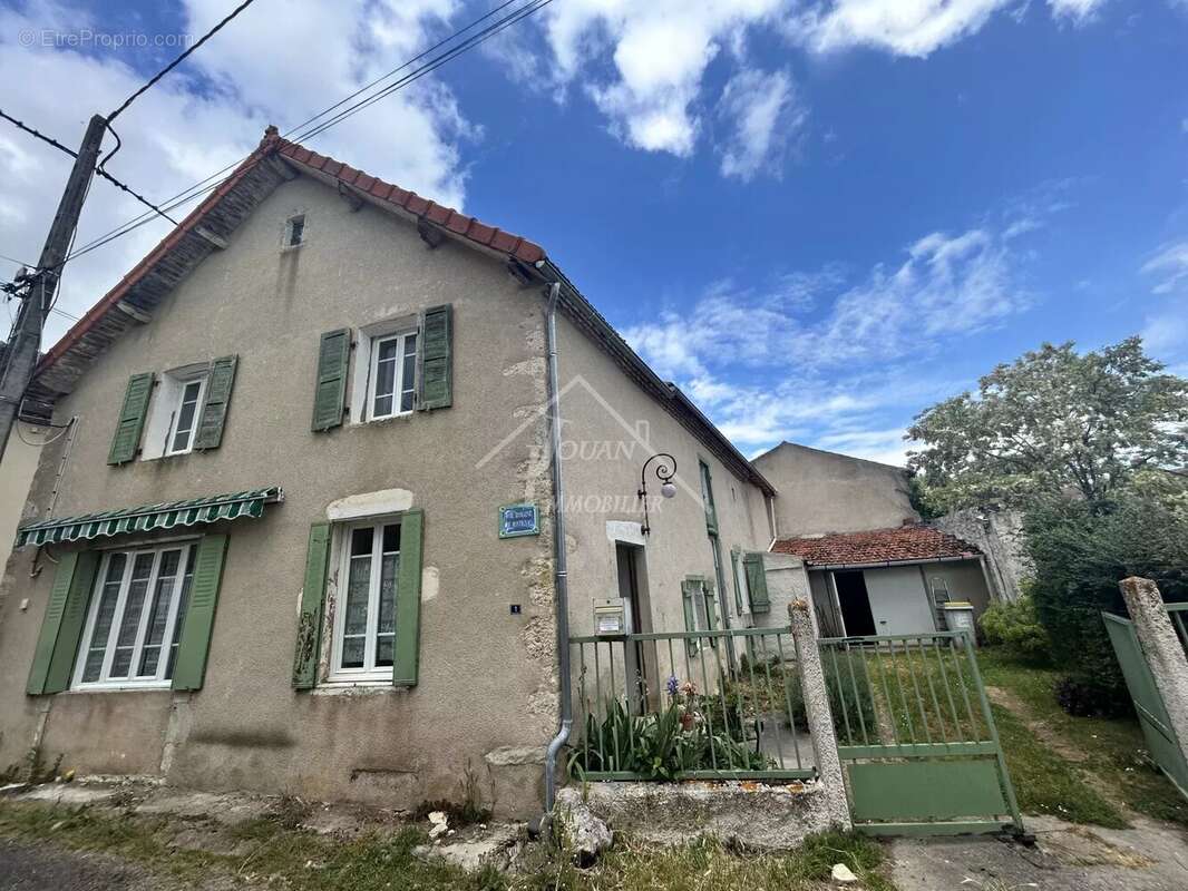 Maison à BELLENAVES