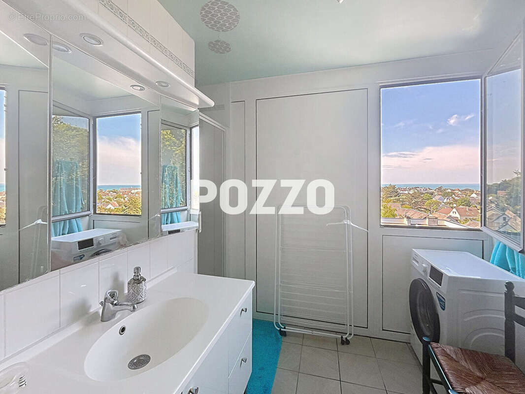 Appartement à JULLOUVILLE