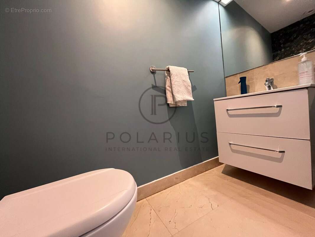 Appartement à SAINT-LAURENT-DU-VAR