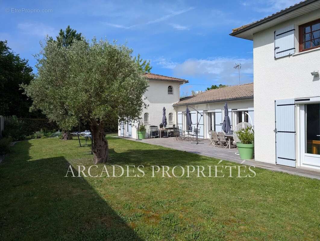 Maison à SAINT-SULPICE-ET-CAMEYRAC