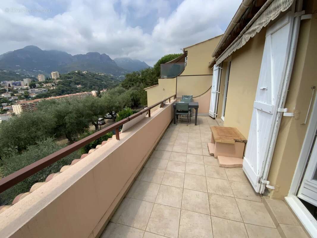 Menton Riviera grand studio de 32 m2, dernier étage, belle terrasse de 14 m2 - photo 4