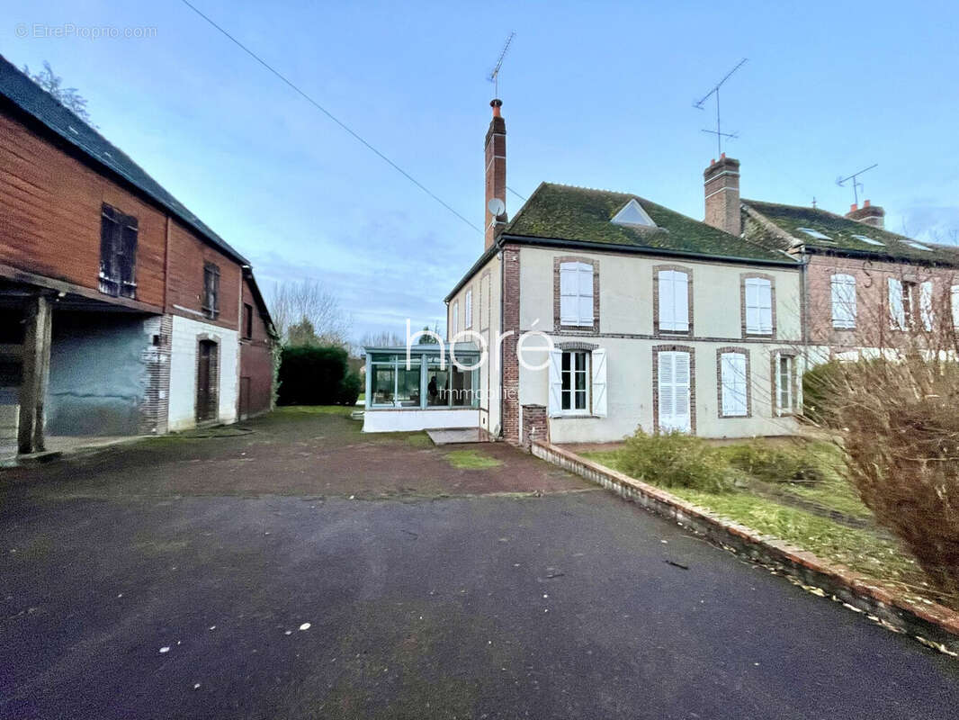 Maison à LA FERTE-LOUPIERE