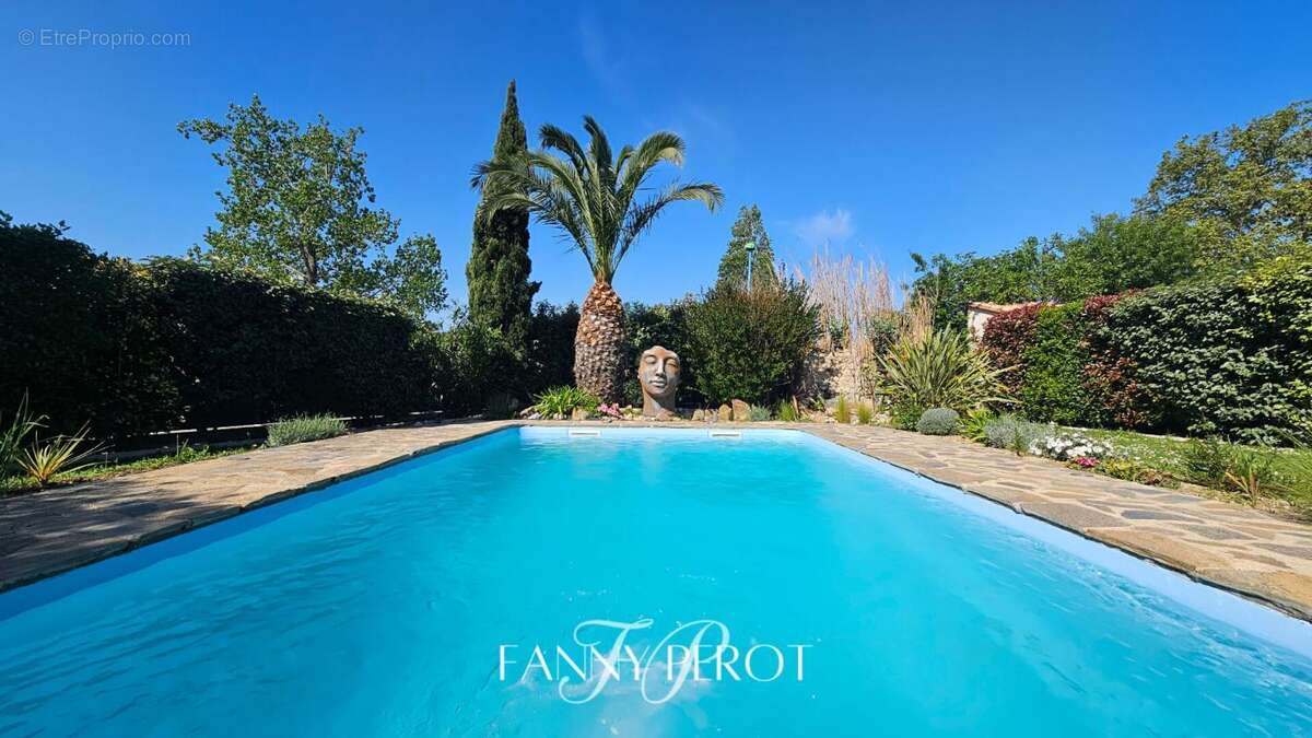 A Saint-Cyprien, maison 4 faces de 120m² sur une parcelle de 838m² avec piscine et garage - photo 2