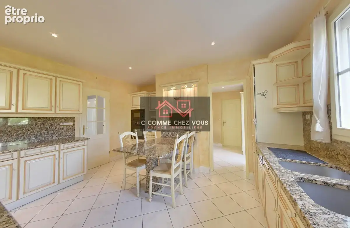 Superbe maison familiale de près de 260 m2 à Ozoir-la-Ferrière - photo 6
