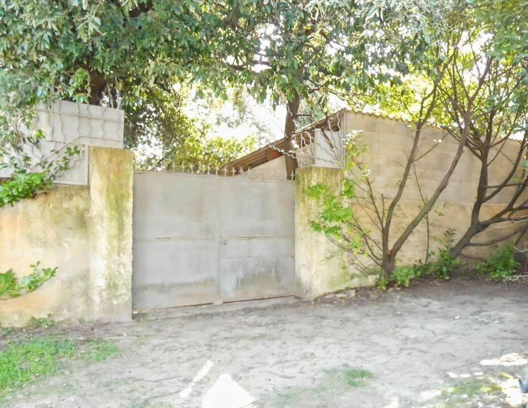 Maison à LAUDUN-L'ARDOISE