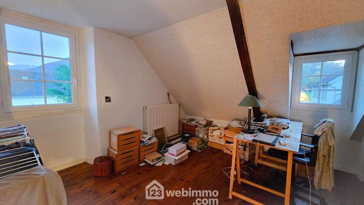 Appartement à NAY