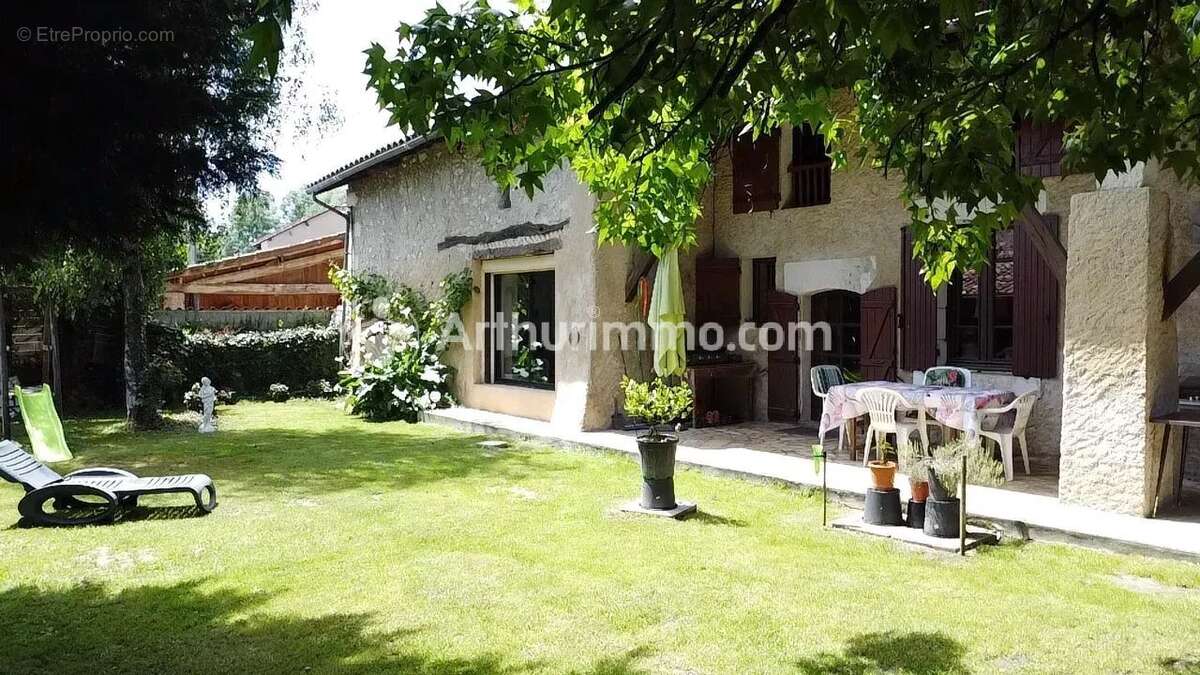 Maison à NEUVIC