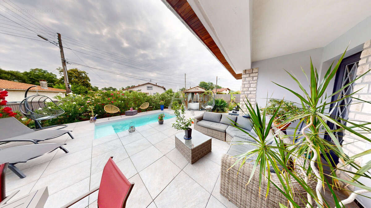 Villeneuve-de-Marsan ? Maison de plain-pied rénovée avec piscine et jacuzzi - photo 11