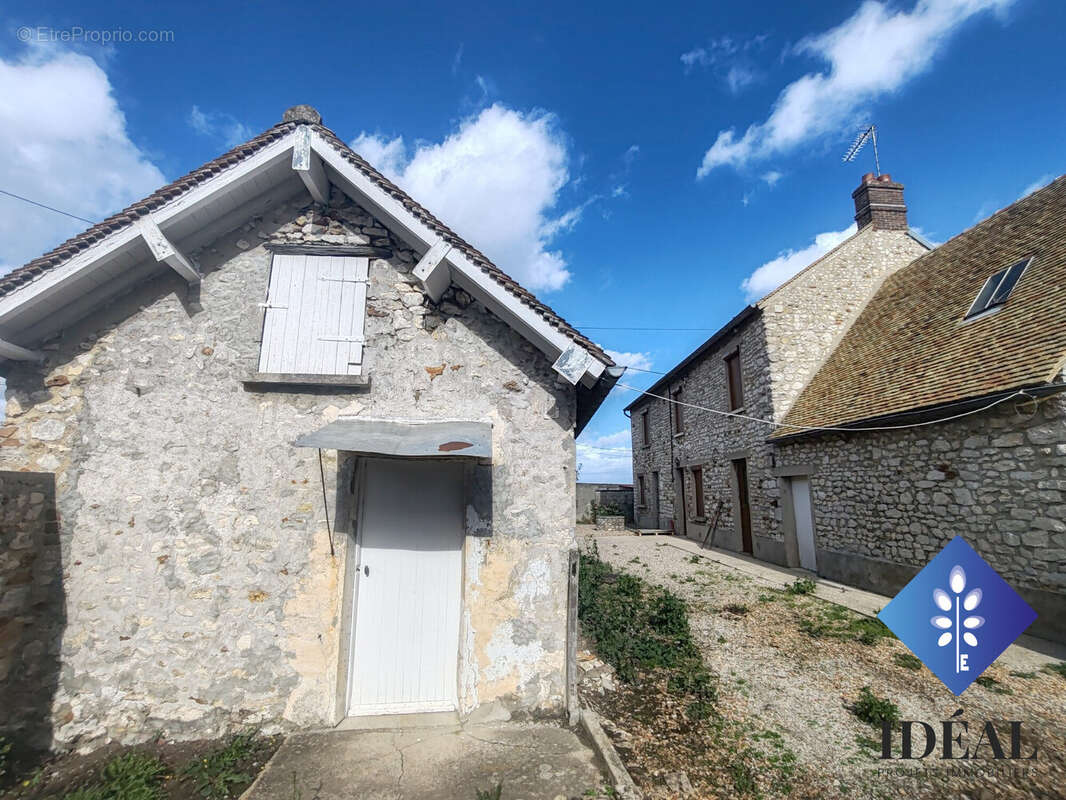 Maison à DAMMARTIN-EN-SERVE