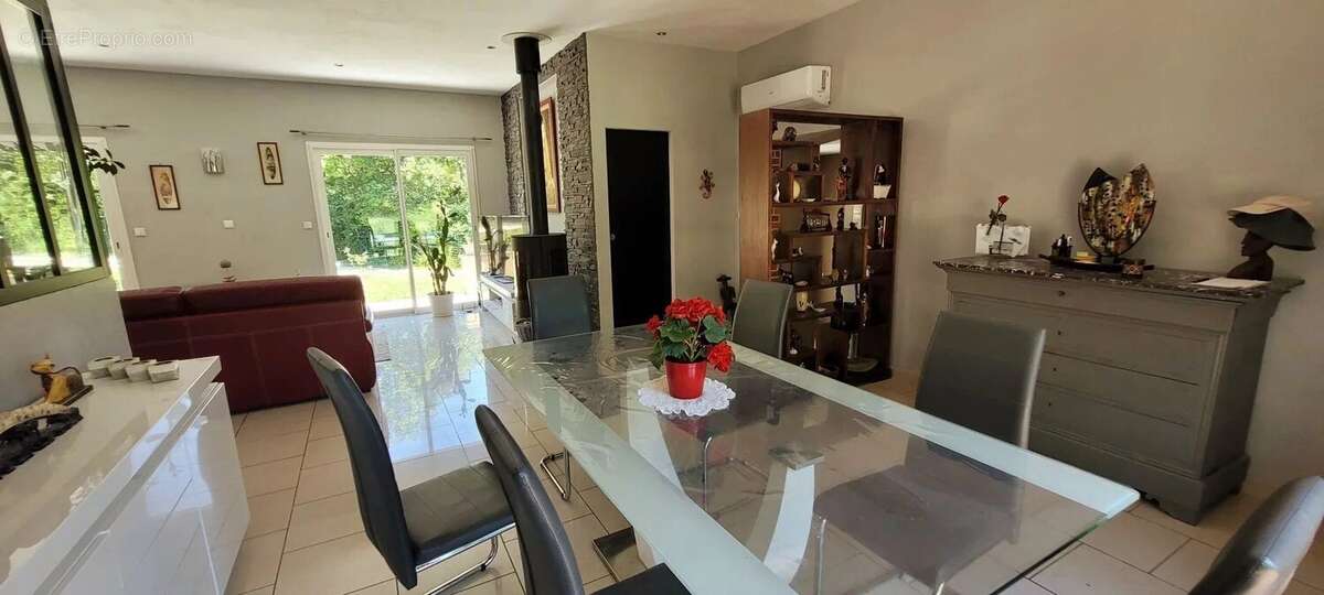 Maison à MONTAIGU-DE-QUERCY