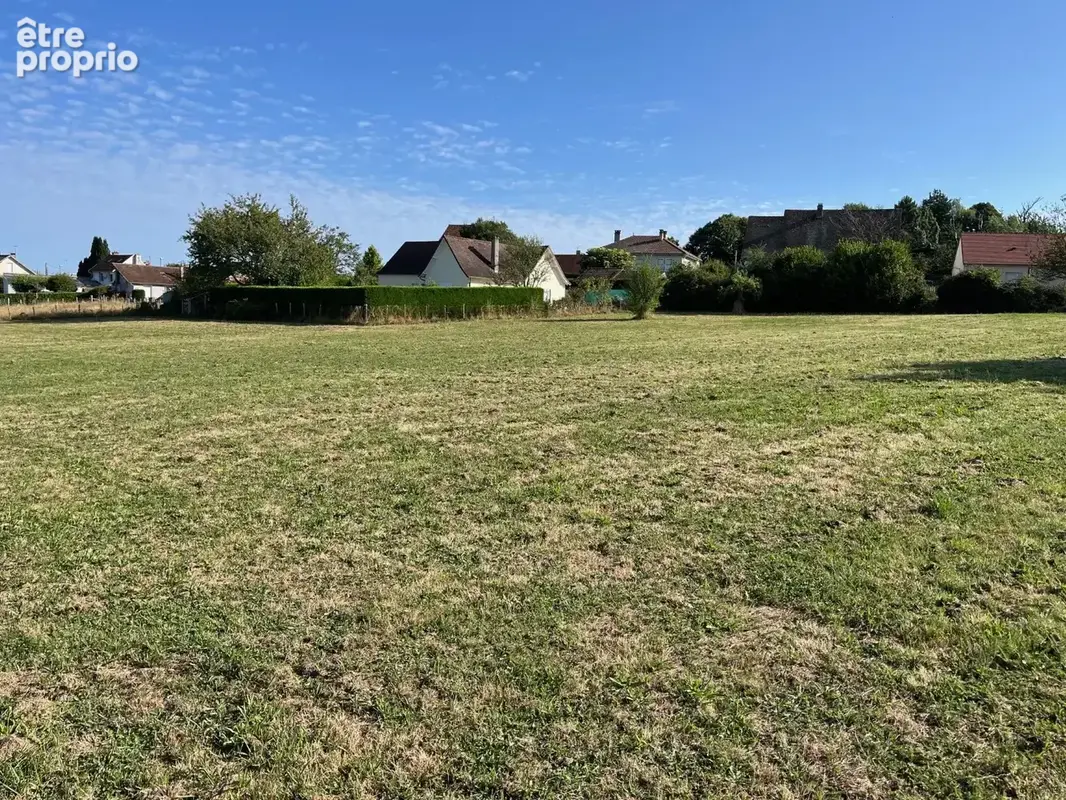 Terrain à SAINT-YRIEIX-LA-PERCHE