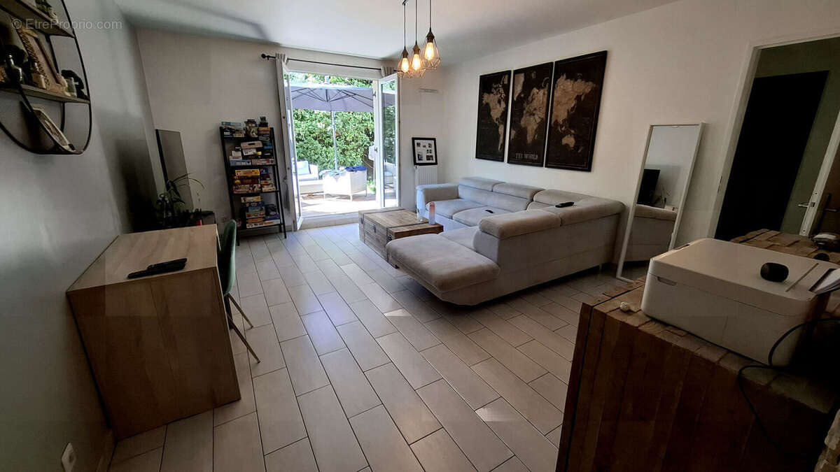 Appartement à SANTENY