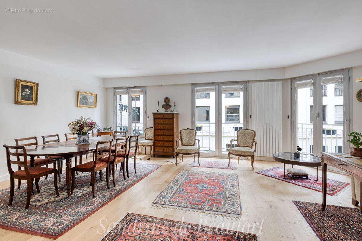 Appartement à PARIS-17E