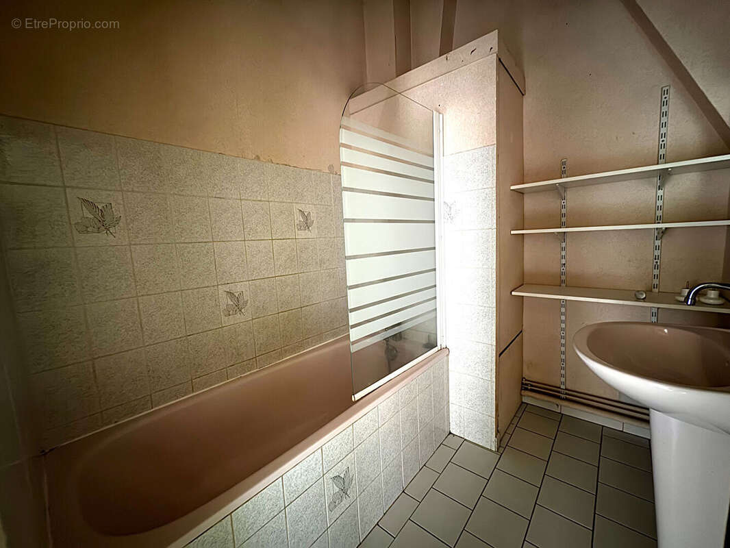 Appartement f3 à vendre plein centre de verneuil sur avre. - photo 8